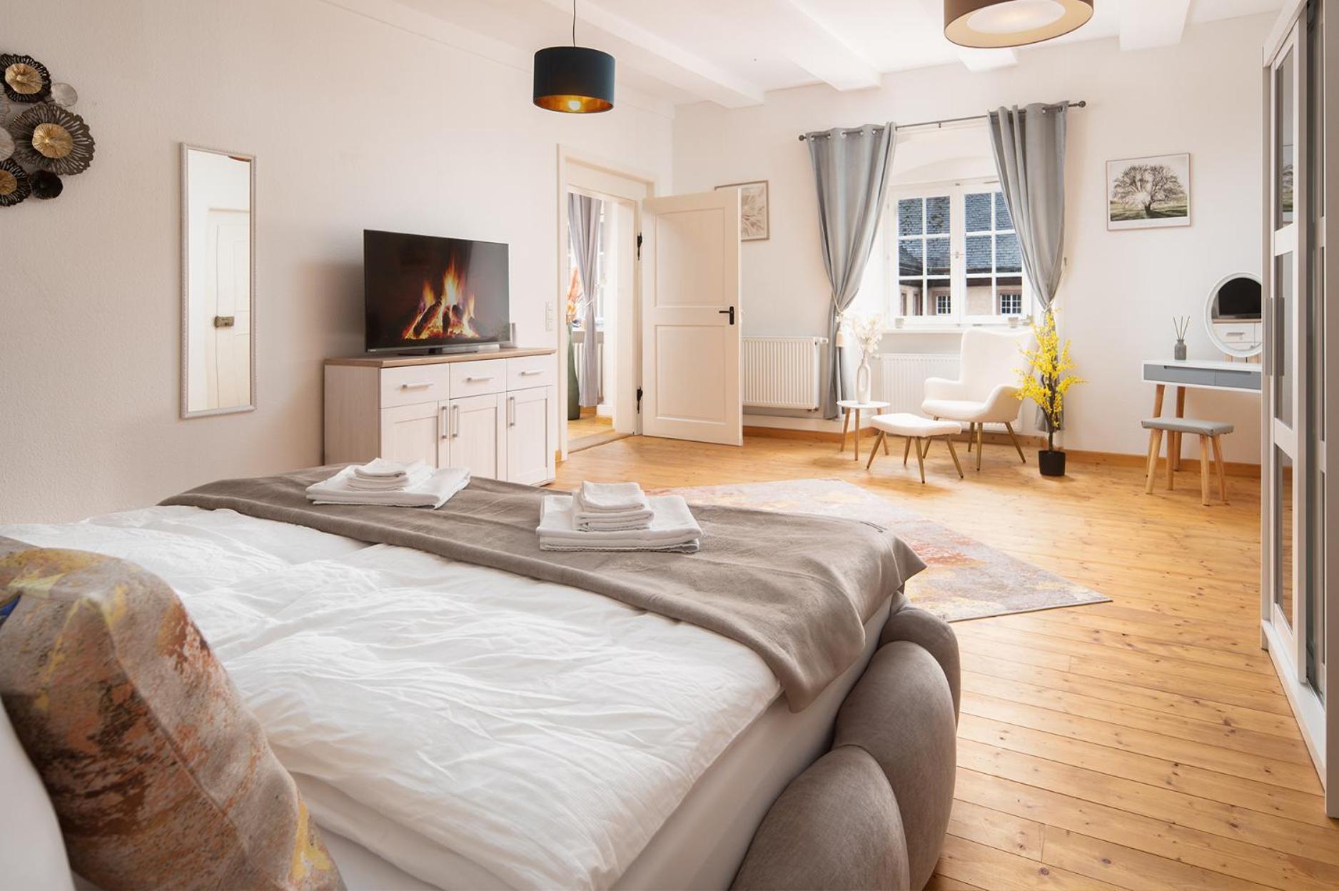 Luxus Wohnen Im Schloss Corvey Fuer 1-6 Gaeste Im Unesco Weltkulturerbe Hoexter Weserbergland Free W-Lan Parken Netflix Fuer Familien Paare Und Geschaeftsreisende Inkl Handtuecher Seife Nintendo Switch Uvm Exterior photo